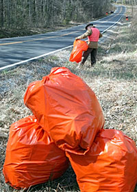 Volunteer bags trash